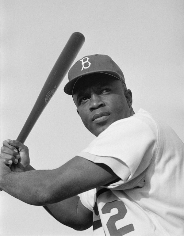 800px-Jackie_Robinson,_Brooklyn_Dodgers,_1954.jpg