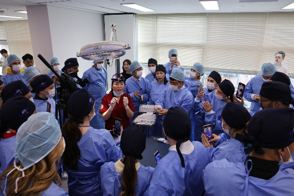 [����]��������1_K-��Ƽ �Ƿ��� �ؿ� �Ƿ��� ��� �����Ʒ��� �����ϴ� ���.JPG