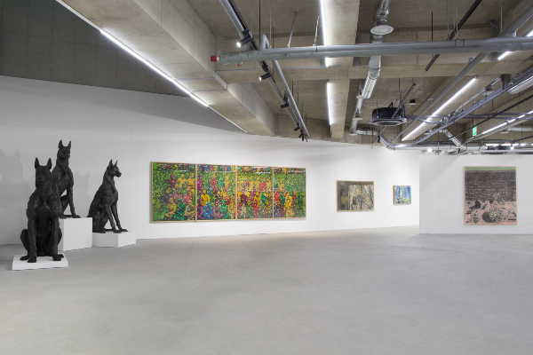 [사비나미술관]왼쪽부터-박찬용, 바라보다, 2022, 혼합재료, 각 80 x 122 x 195cm, 안창홍, 기념사진, 1985, oi~.jpg
